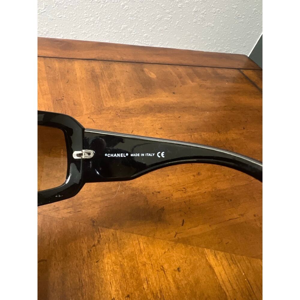 Chanel Mother of Pearl CC sunglasses - Picture 11 of 12